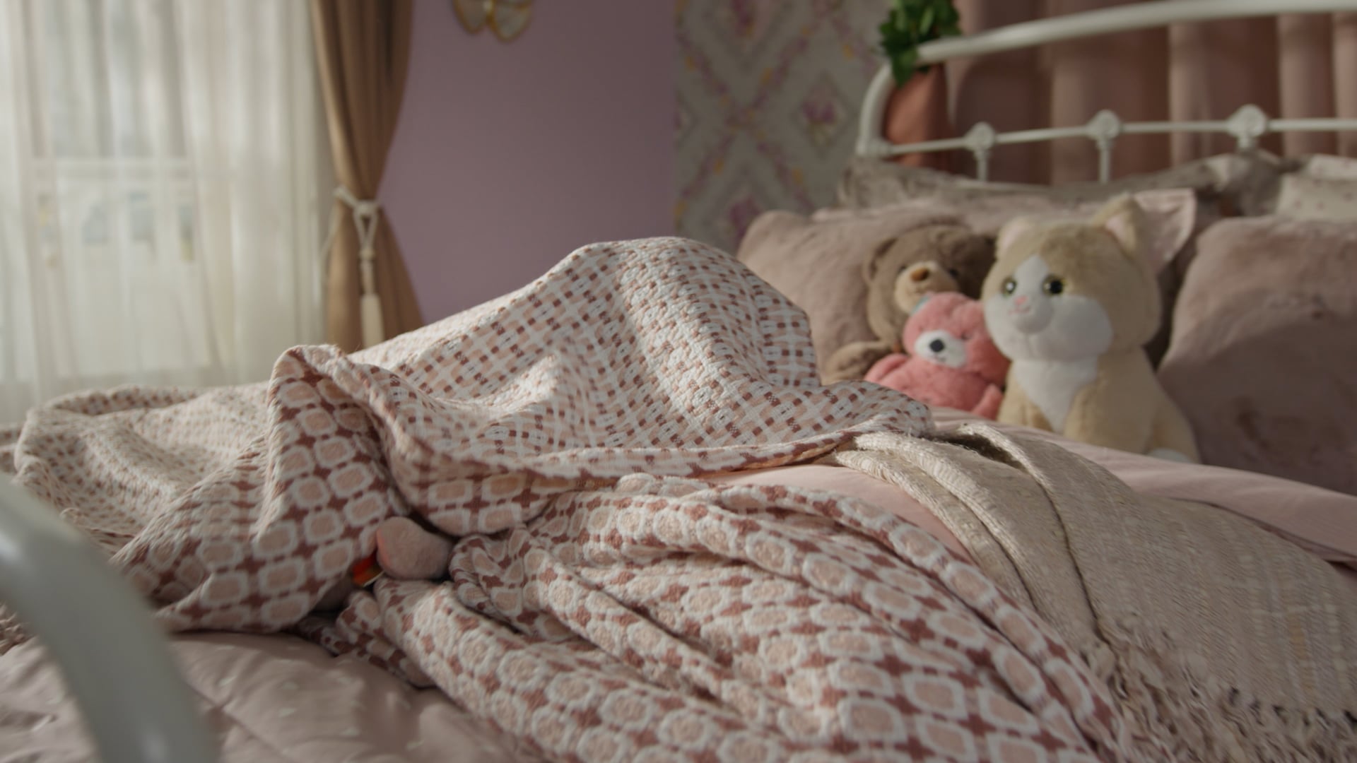 Still from Homes R Us — Back to School
